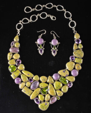 Lot 310, Auction 3/19/2026: Tasmanian Serpentine Stichtite Necklace & Earrings Set