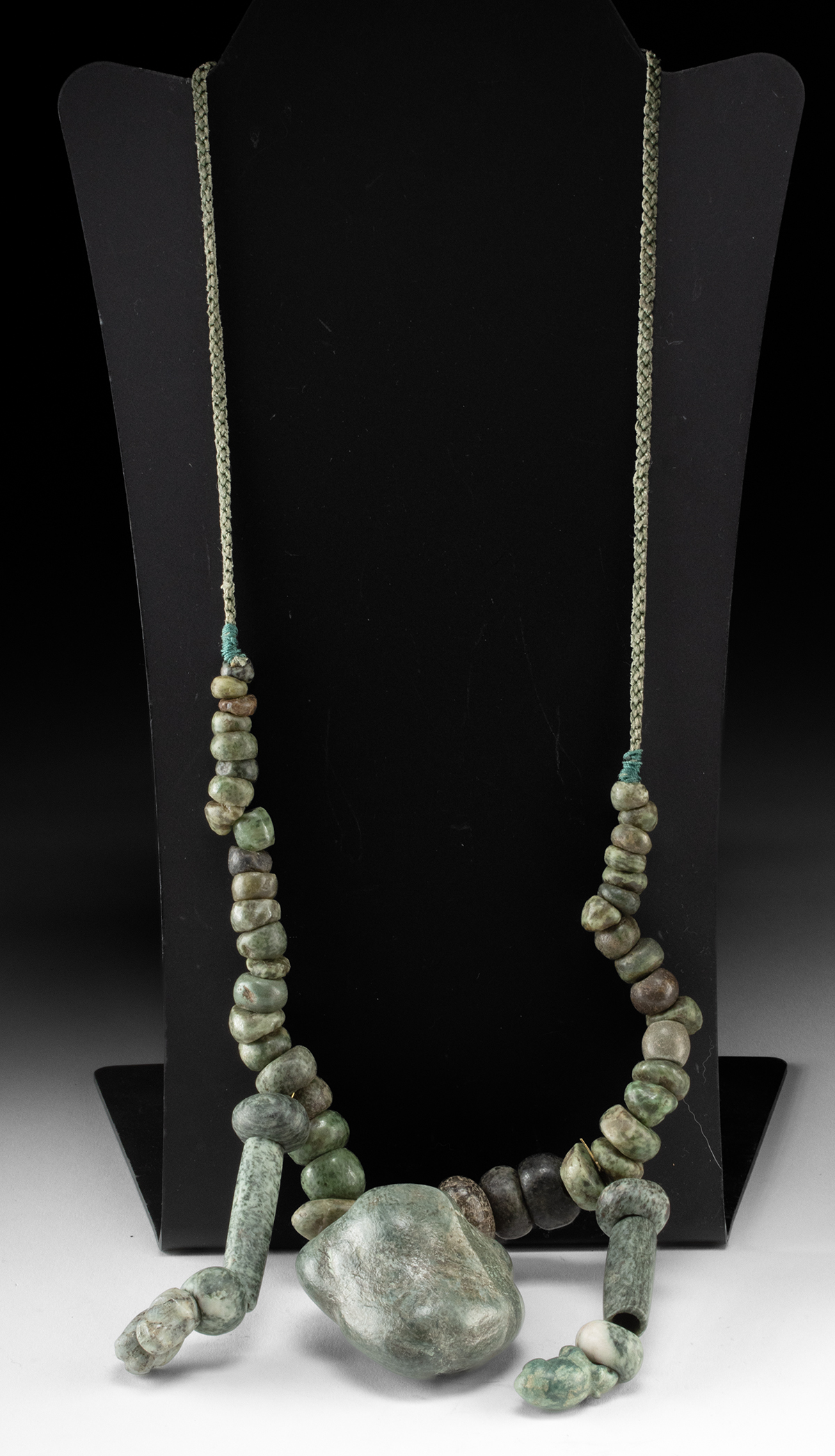 Lot 57, Auction 4/12/2026: Impressive Mesoamerican / Maya Greenstone Bead Necklace - Image 4