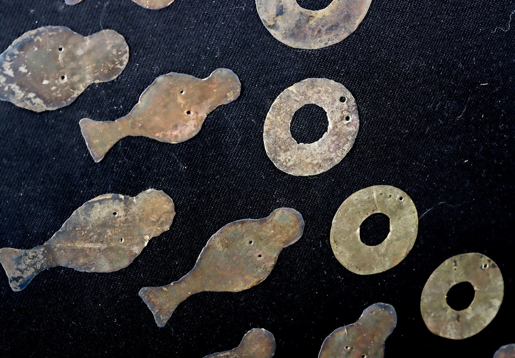 Lot 69a, Auction 4/12/2026: Rare Chimu Silver Necklace Ornaments, Framed Display - Image 3