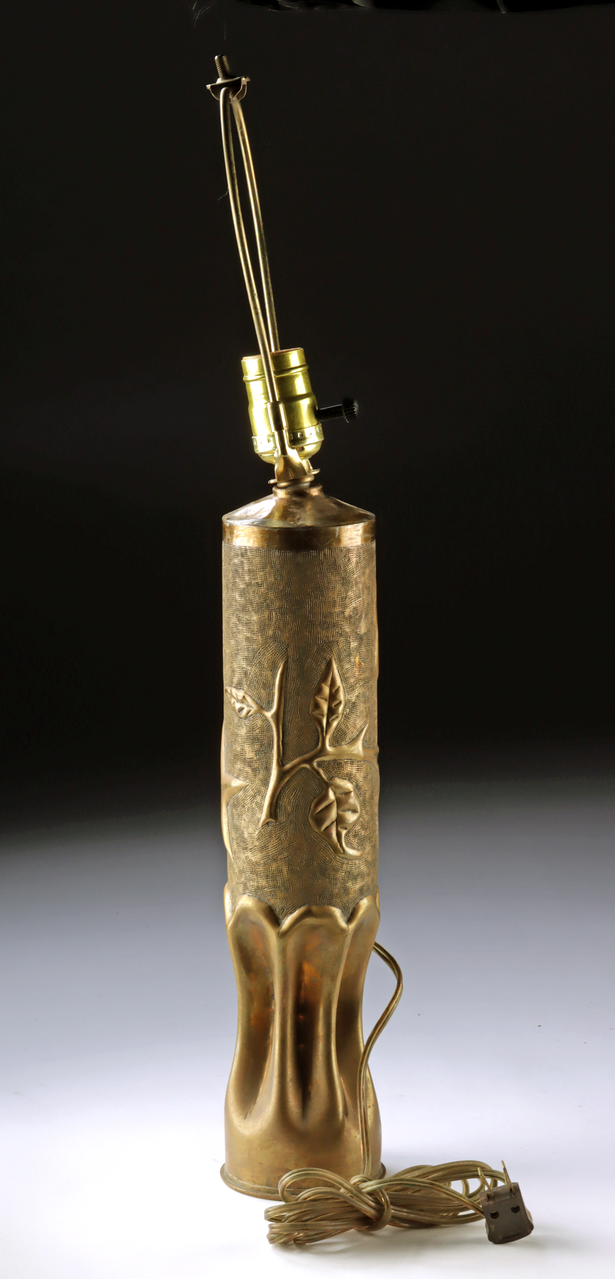 Lot 141, Auction 4/12/2026: WWI Argonne 1918 Trench Art Shell Lamp - Image 4