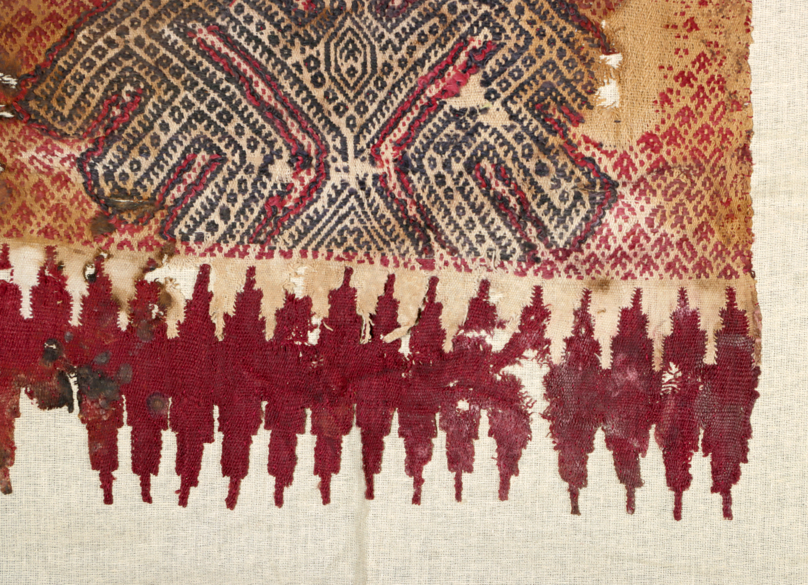 Lot 69, Auction 4/12/2026: Chimu Wool Mantle Panel - Abstract Creature - Image 3