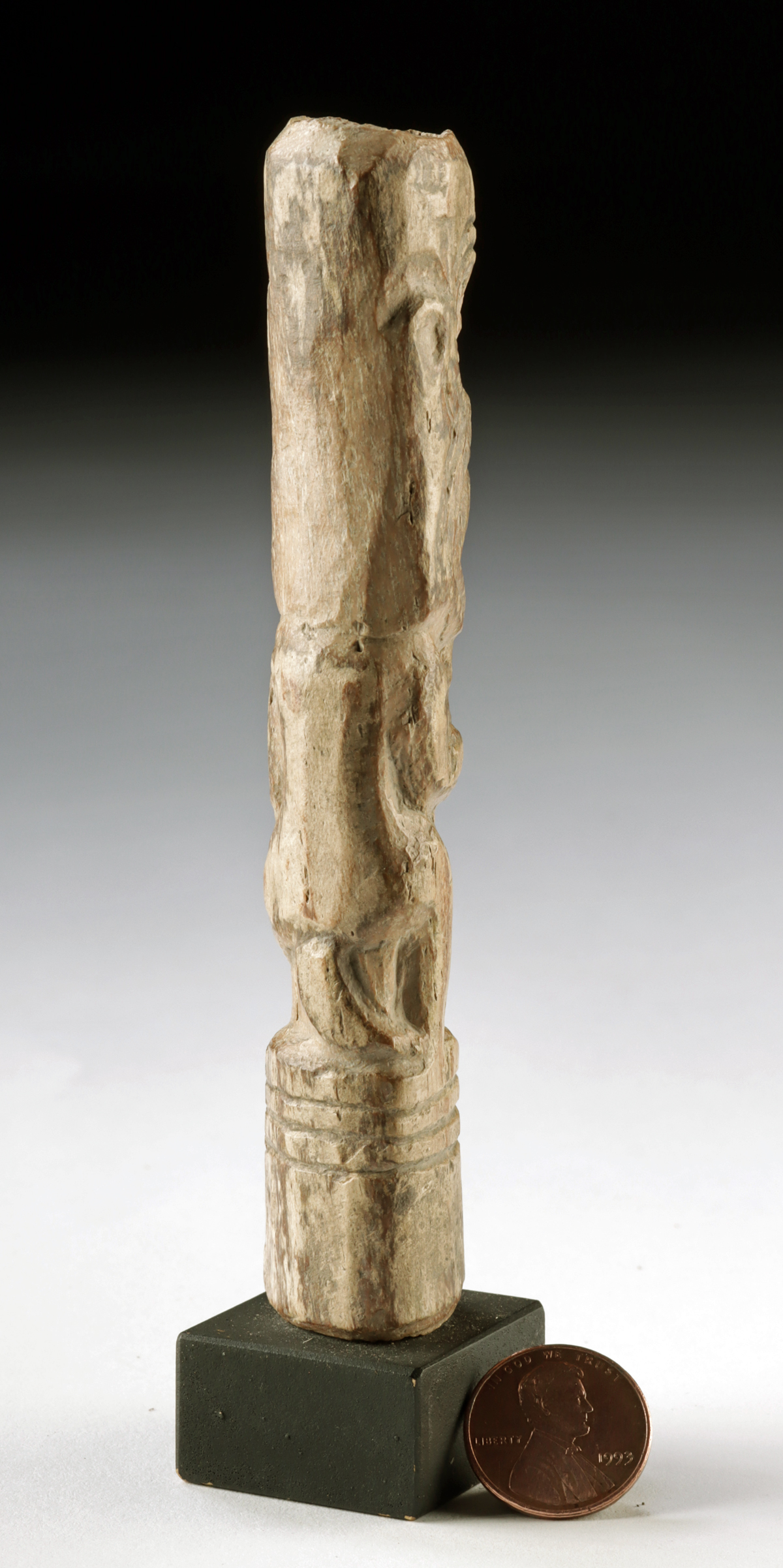 Lot 50, Auction 4/12/2026: La Tolita Carved Bone Nude Male Effigy Figure w/ Fangs - Image 4