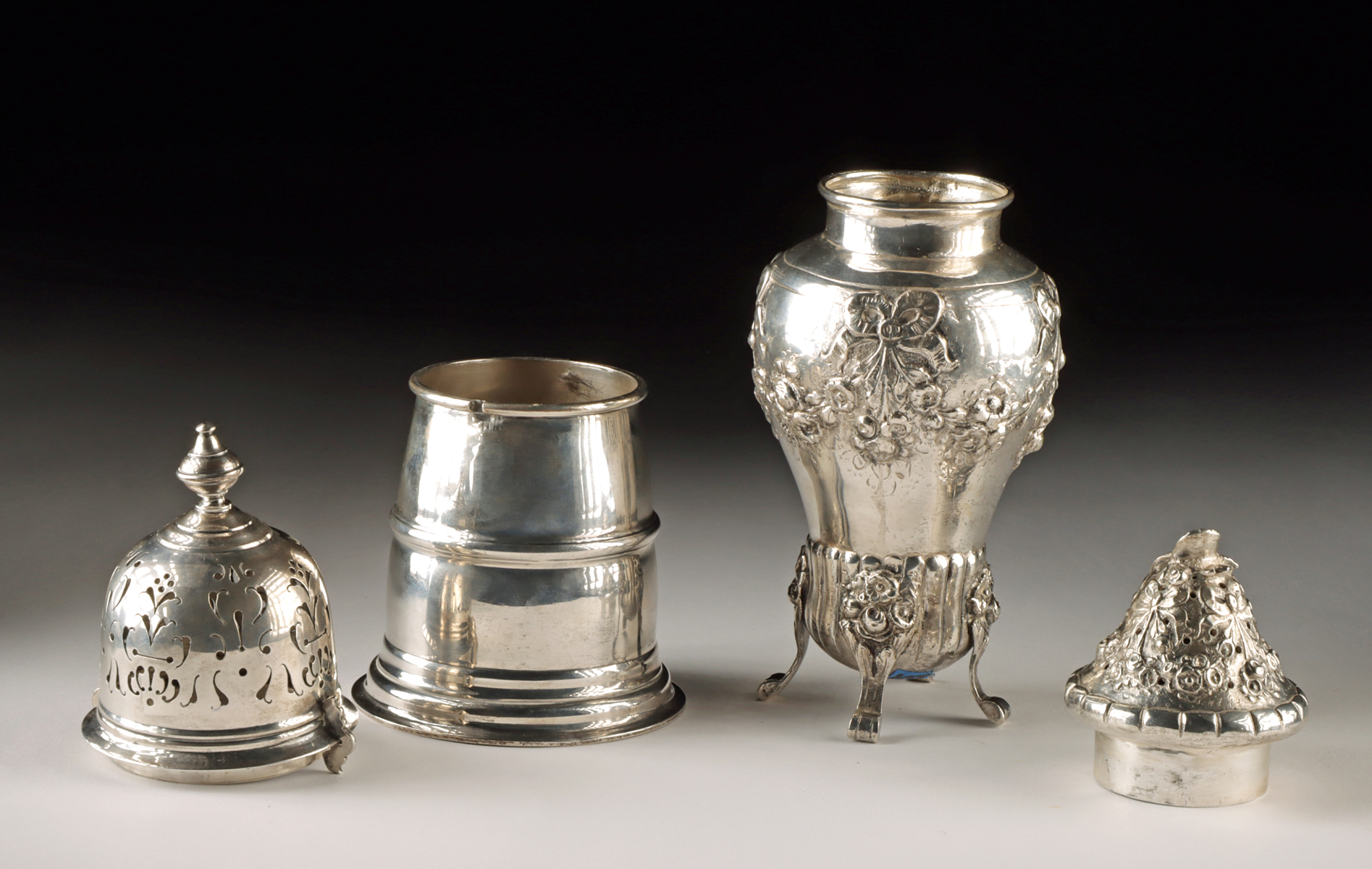 Lot 135, Auction 4/12/2026: Two Antique Silver Muffineers - 452 Grams - Image 3