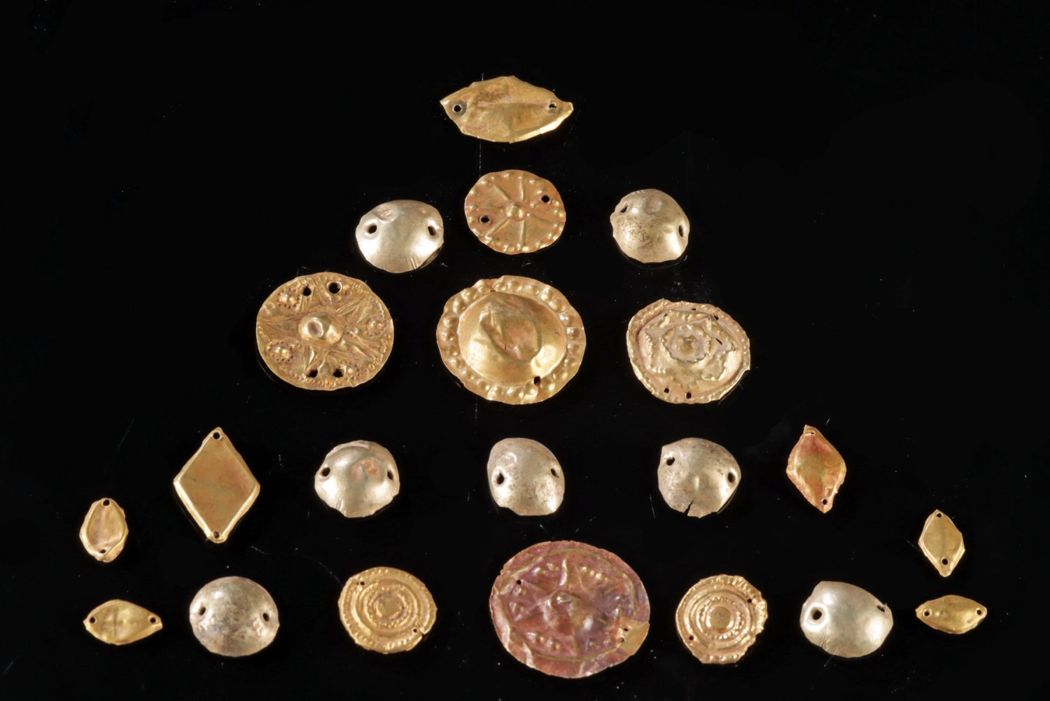Lot of 21 Greek Gold Clothing Ornaments - 4.9 g (Auction 2026-06-05, Lot 168B)