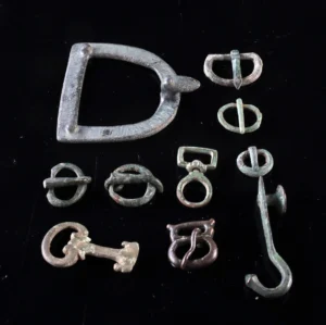 10 Roman Bronze Belt Buckles, Clasps & Attachments (Auction 2026-06-05, Lot 170)