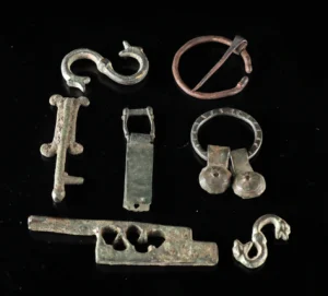 Roman–Medieval Bronze Artifacts | Snake Hooks, Penannular Brooch & Buckles (Auction 2026-06-05, Lot 170D)