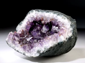 Large Natural Amethyst Geode, Sparkling Druzy Interior (Auction 2026-06-05, Lot 129A)