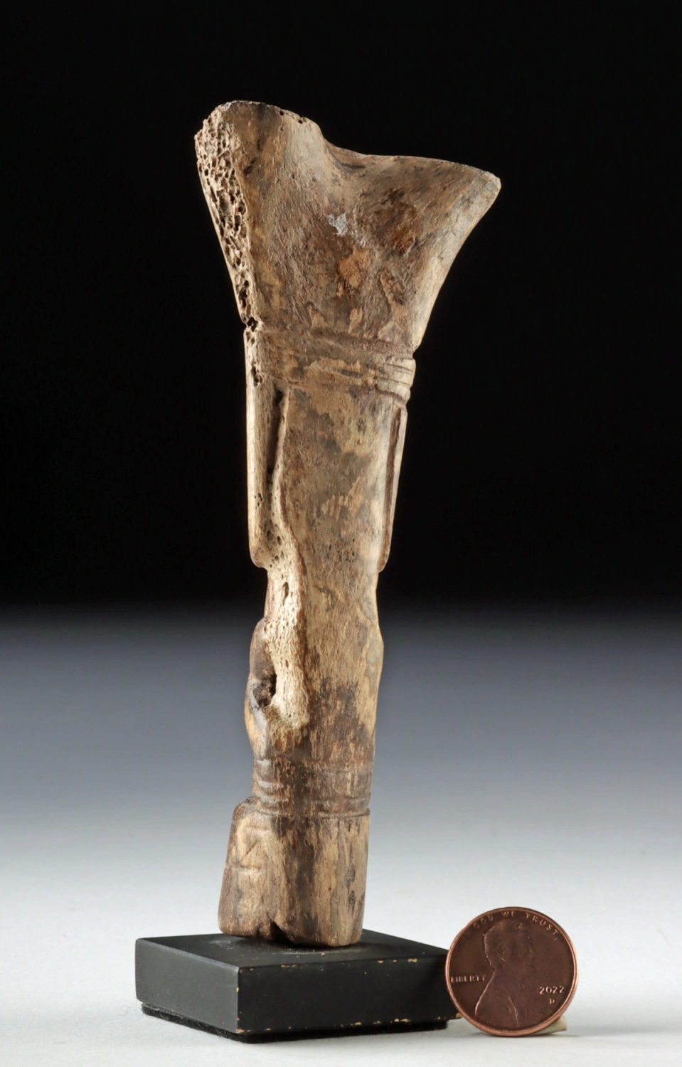 Pre-Columbian La Tolita Carved Bone Standing Figure (Auction 2026-06-05, Lot 45A) - Image 4
