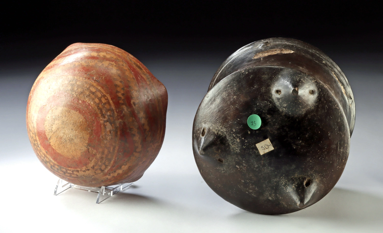 Ancient Chupicuaro Blackware & Redware Pottery (Auction 2026-06-05, Lot 35) - Image 4