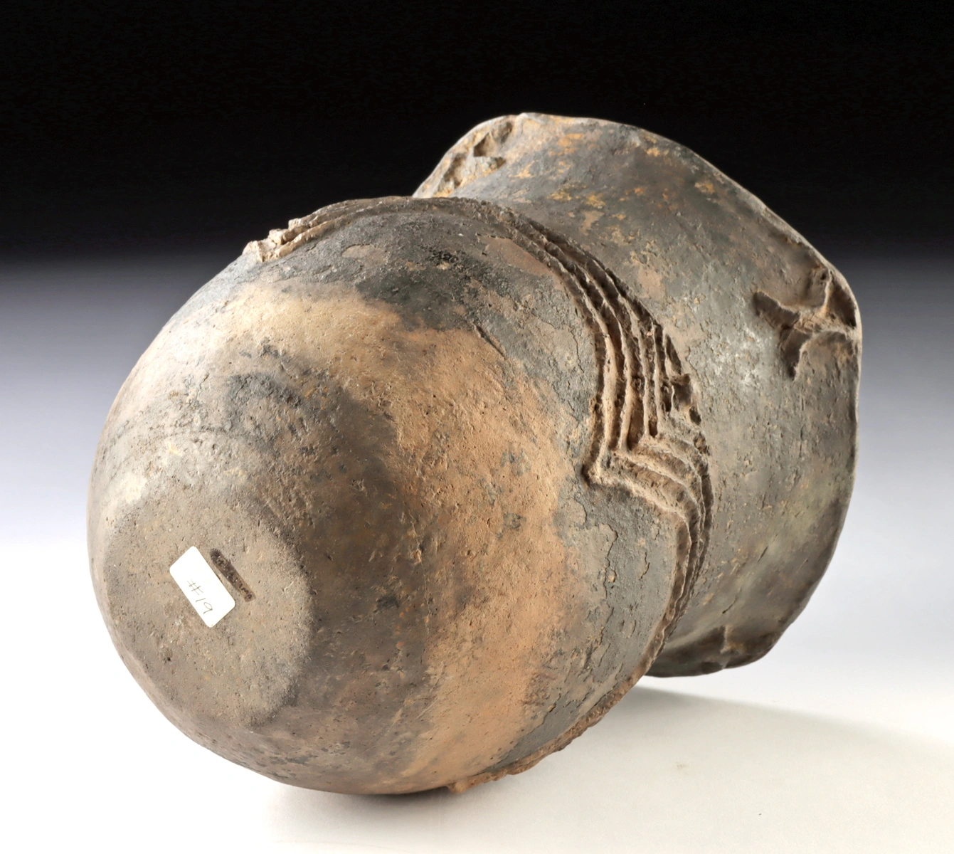 Caddo Pottery Jar - Harleton Applique (Auction 2026-06-05, Lot 108) - Image 4