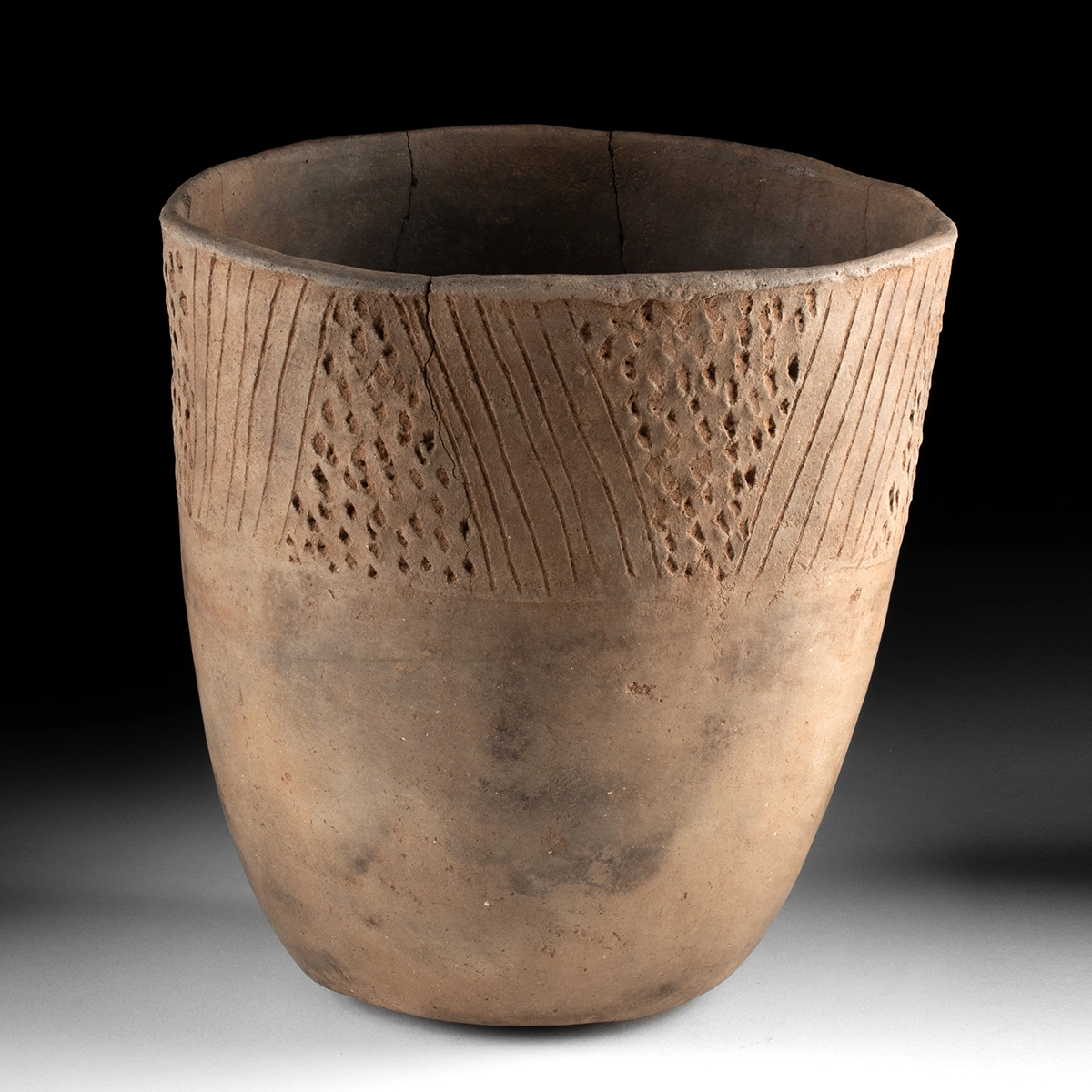 Caddo Incised and Punctated Pottery Jar, Mississippian Era (Auction 2026-06-05, Lot 103)