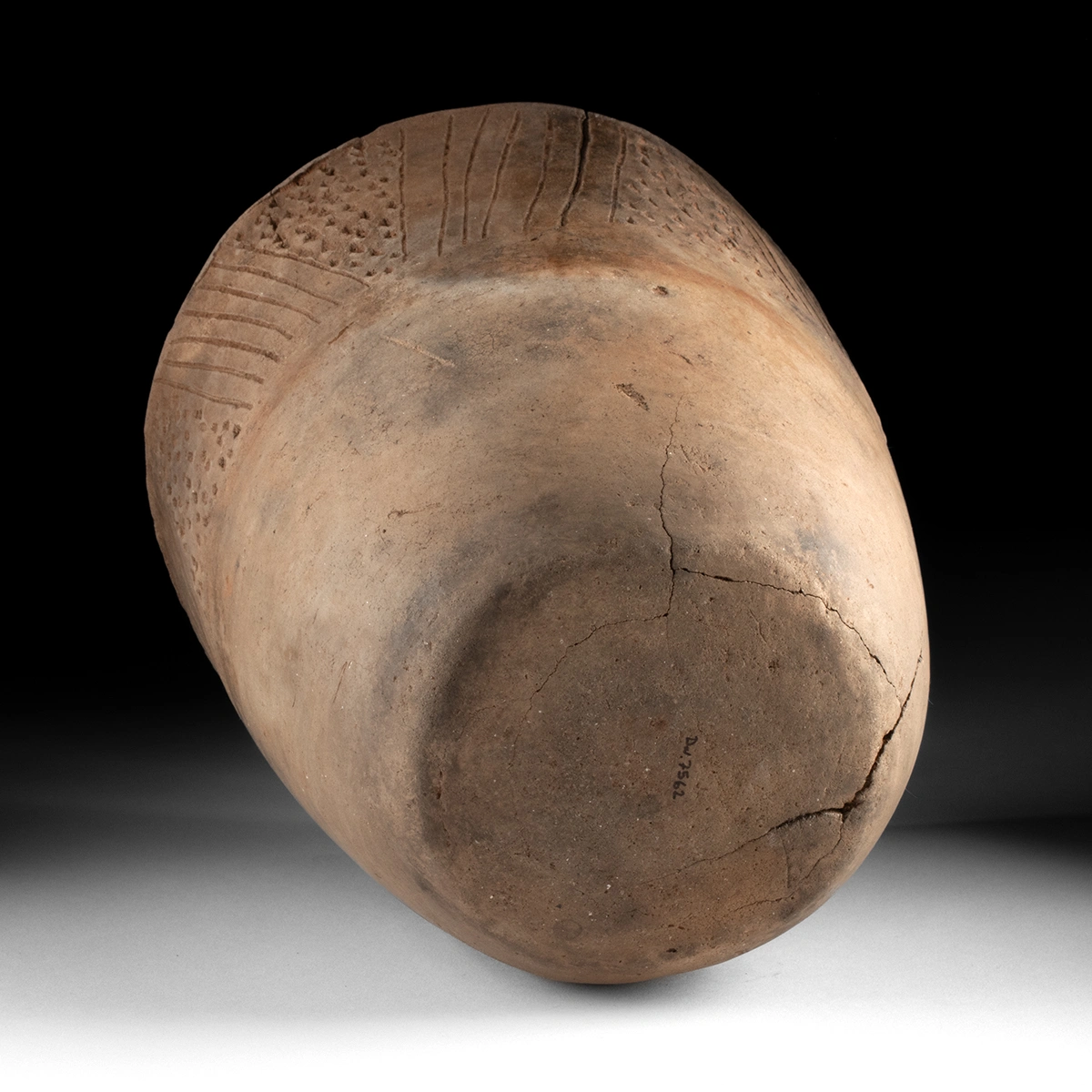 Caddo Incised and Punctated Pottery Jar, Mississippian Era (Auction 2026-06-05, Lot 103) - Image 4