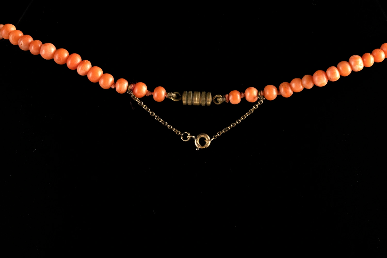 Victorian Coral Graduated Bead Necklace with Brass Clasp (Auction 2026-06-05, Lot 265A) - Image 3